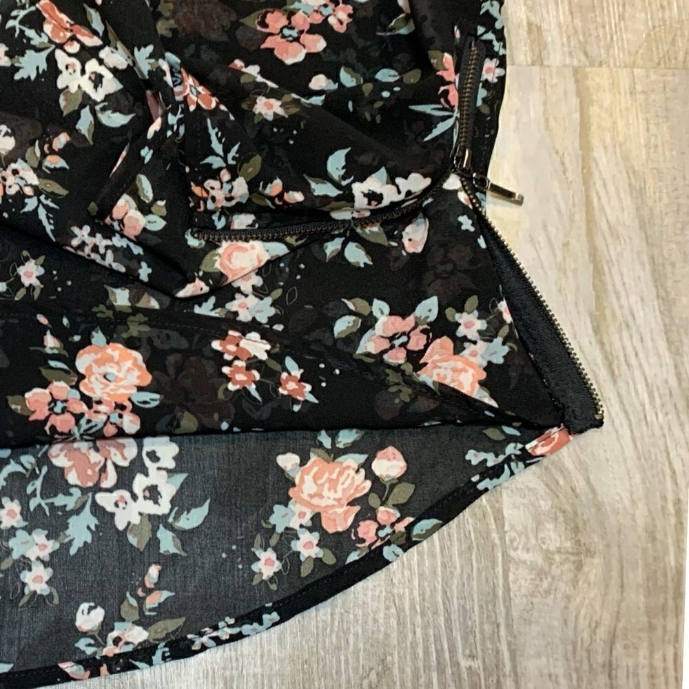 My Michelle Women’ sleeveless hi-lo top Blouse sz xL Floral Zipper Sides Layered - Picture 8 of 11